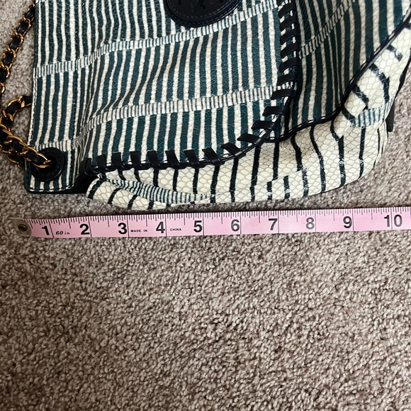 Navy & white Tory Burch shoulder bag. - Picture 5 of 7